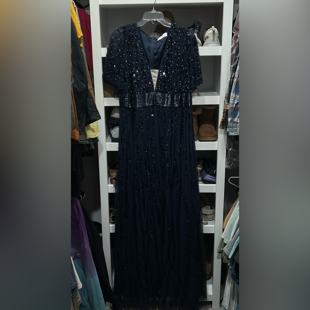 Mac Duggal
V-Neck Column Gown size 20 - midnight b